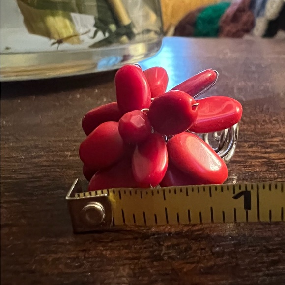 Vintage Resin Red Flower and Metal Ring Adjustable Size Medium - Picture 7 of 8